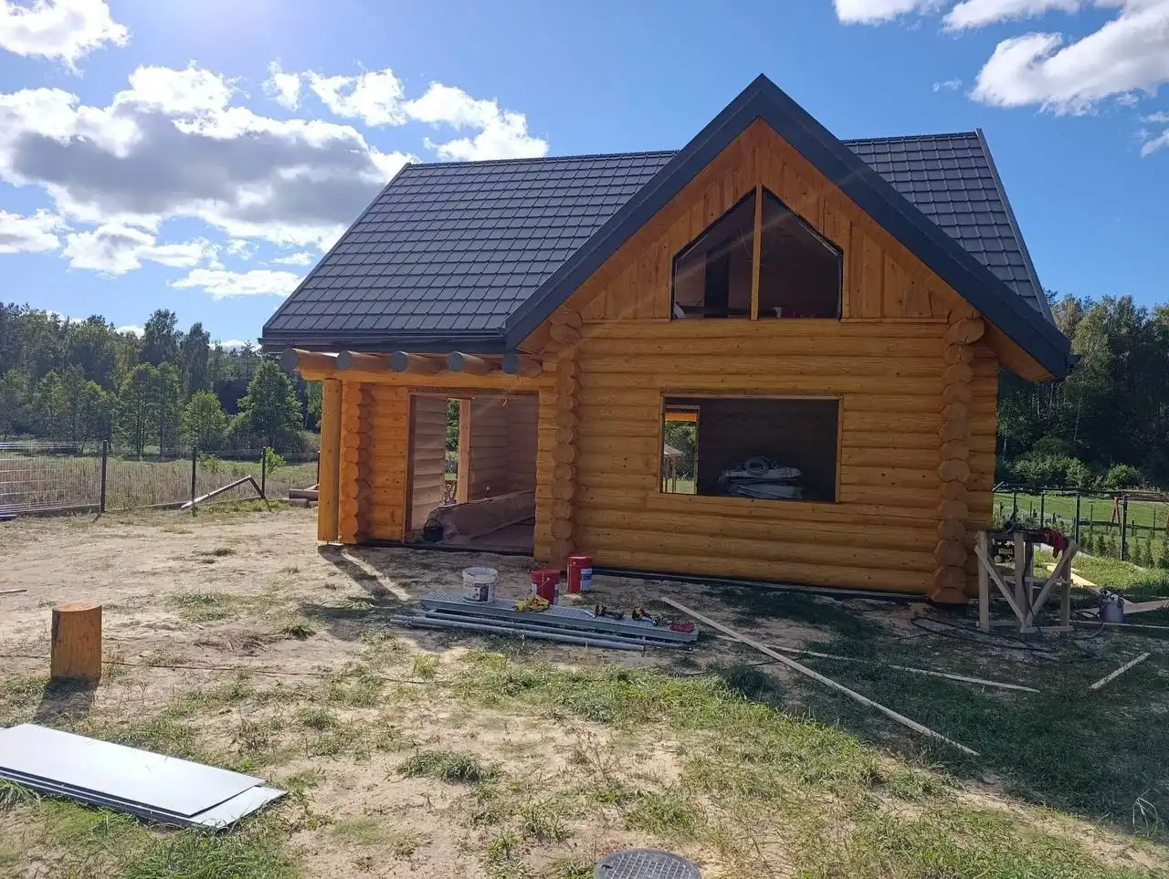 Luksusowy dom z bali – nowoczesny dom drewniany