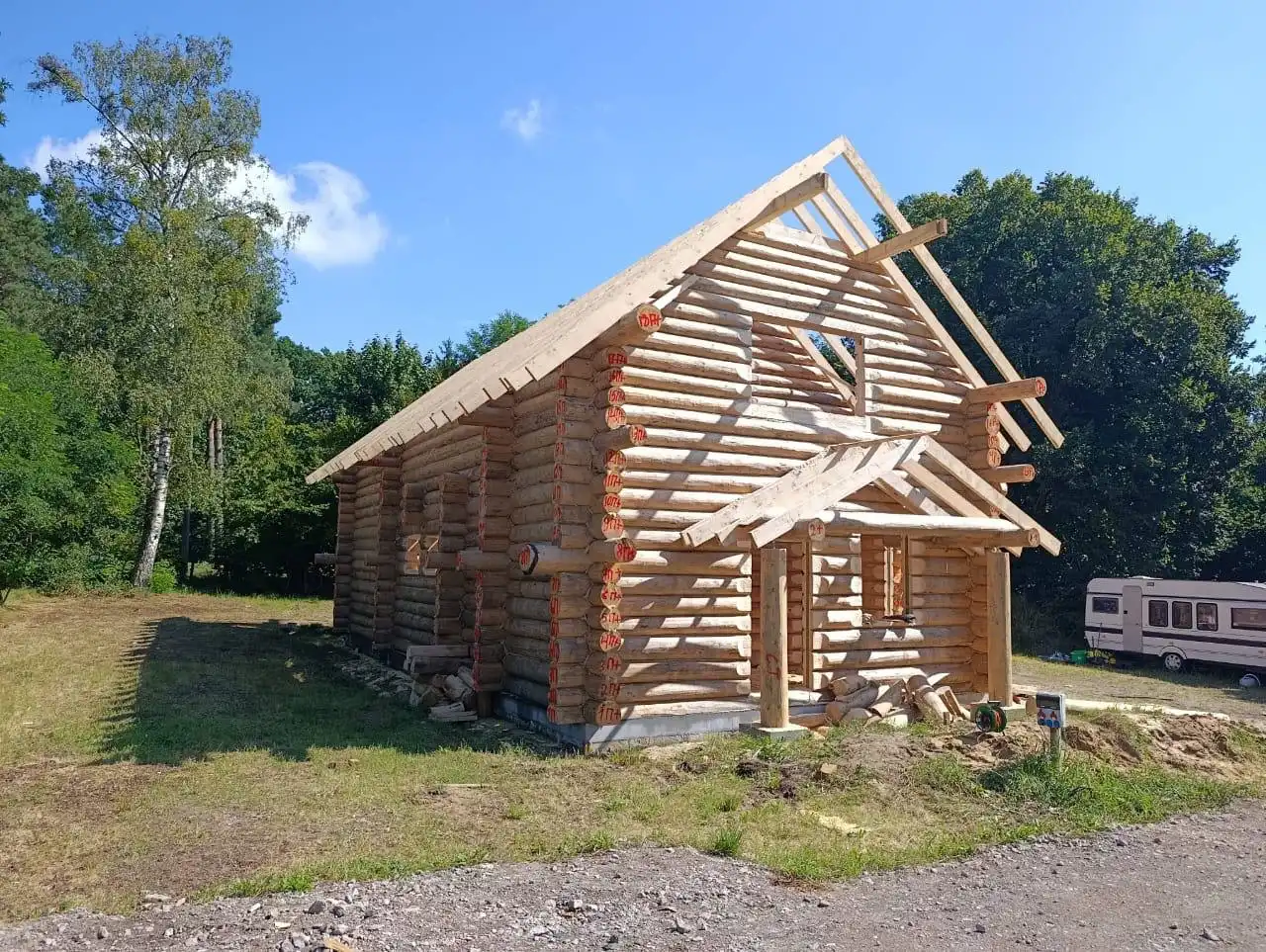 Dom z bali drewnianych – profesjonalna budowa domów z bali