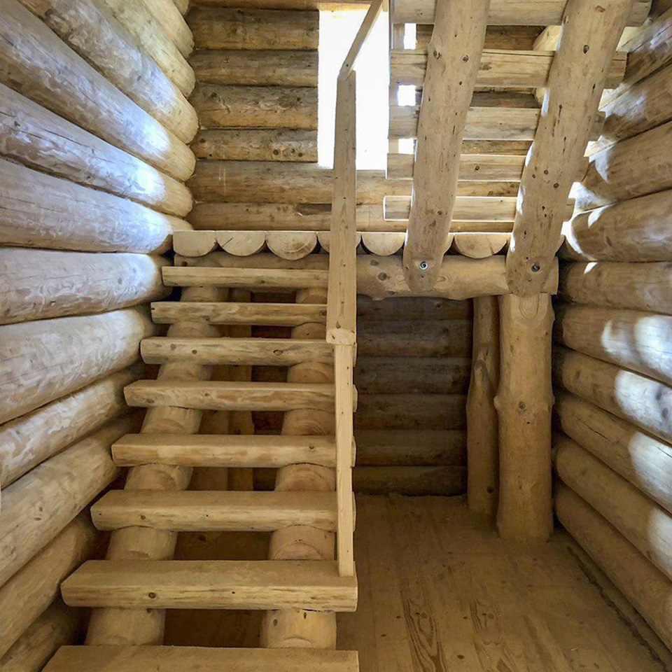 Schody drewniane z bali