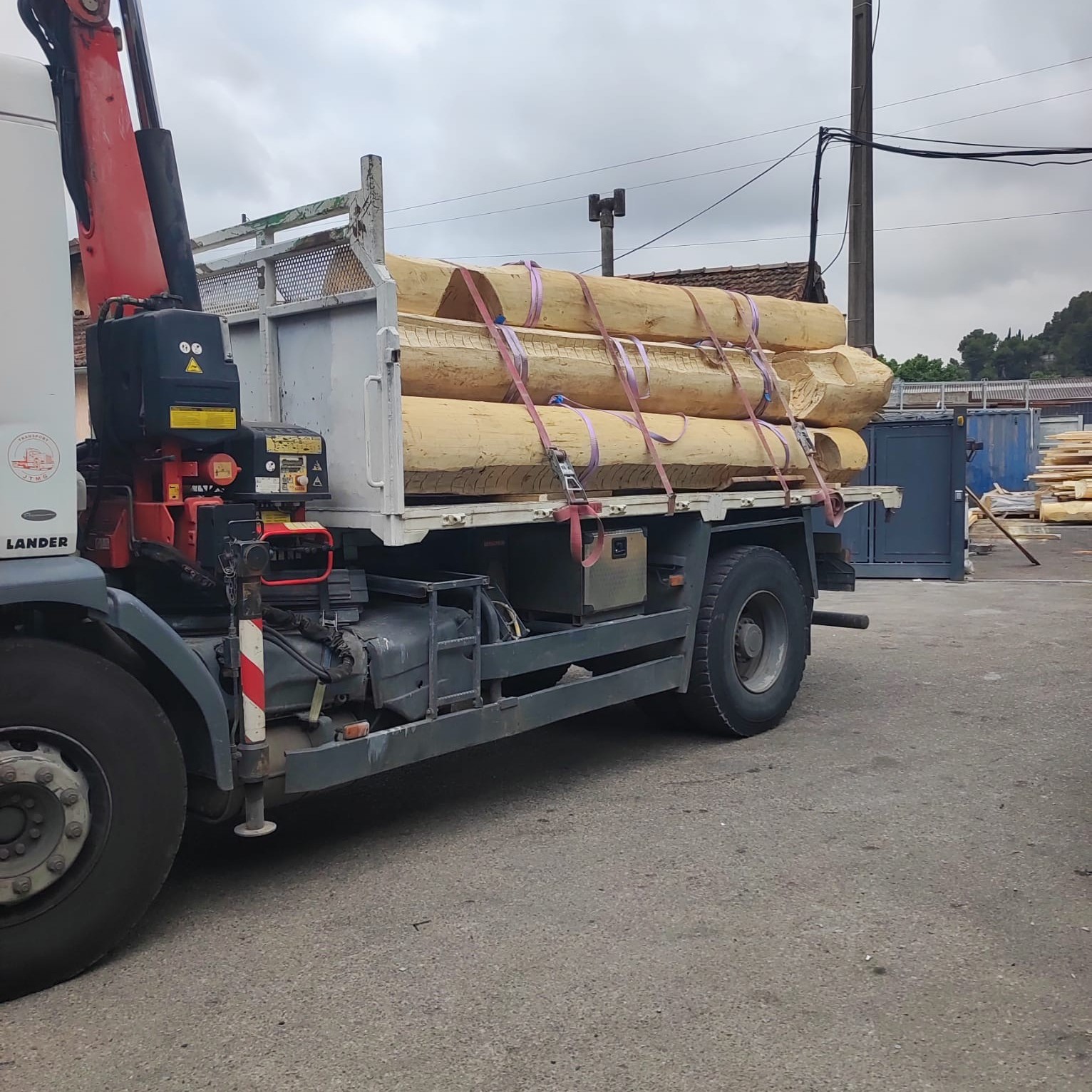 Budowa domu z bali naturalnych