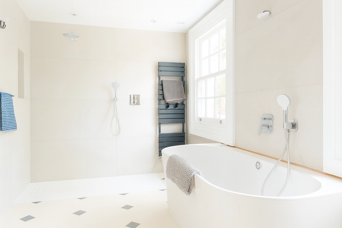 Bathroom with stonework and low-noise ventilation