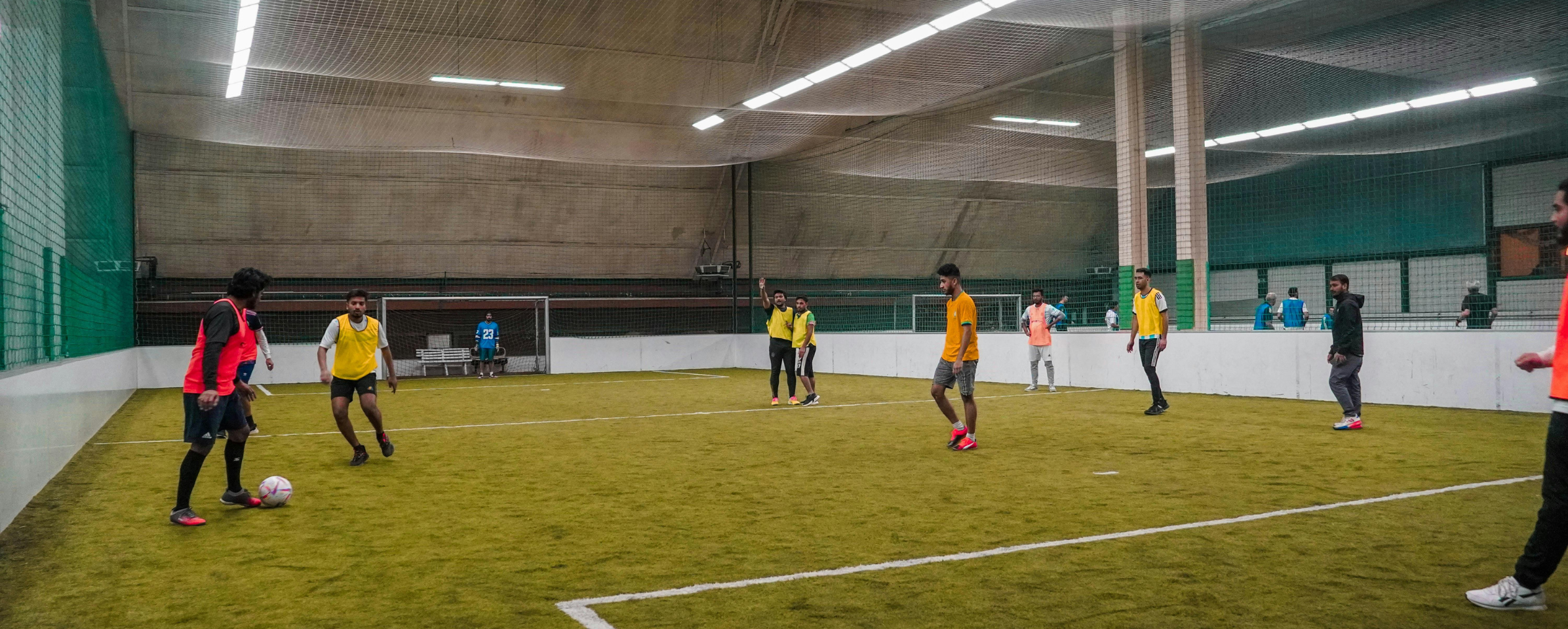 Fit für die Halle: 3 Übungen, die du alleine oder zu zweit machen kannst