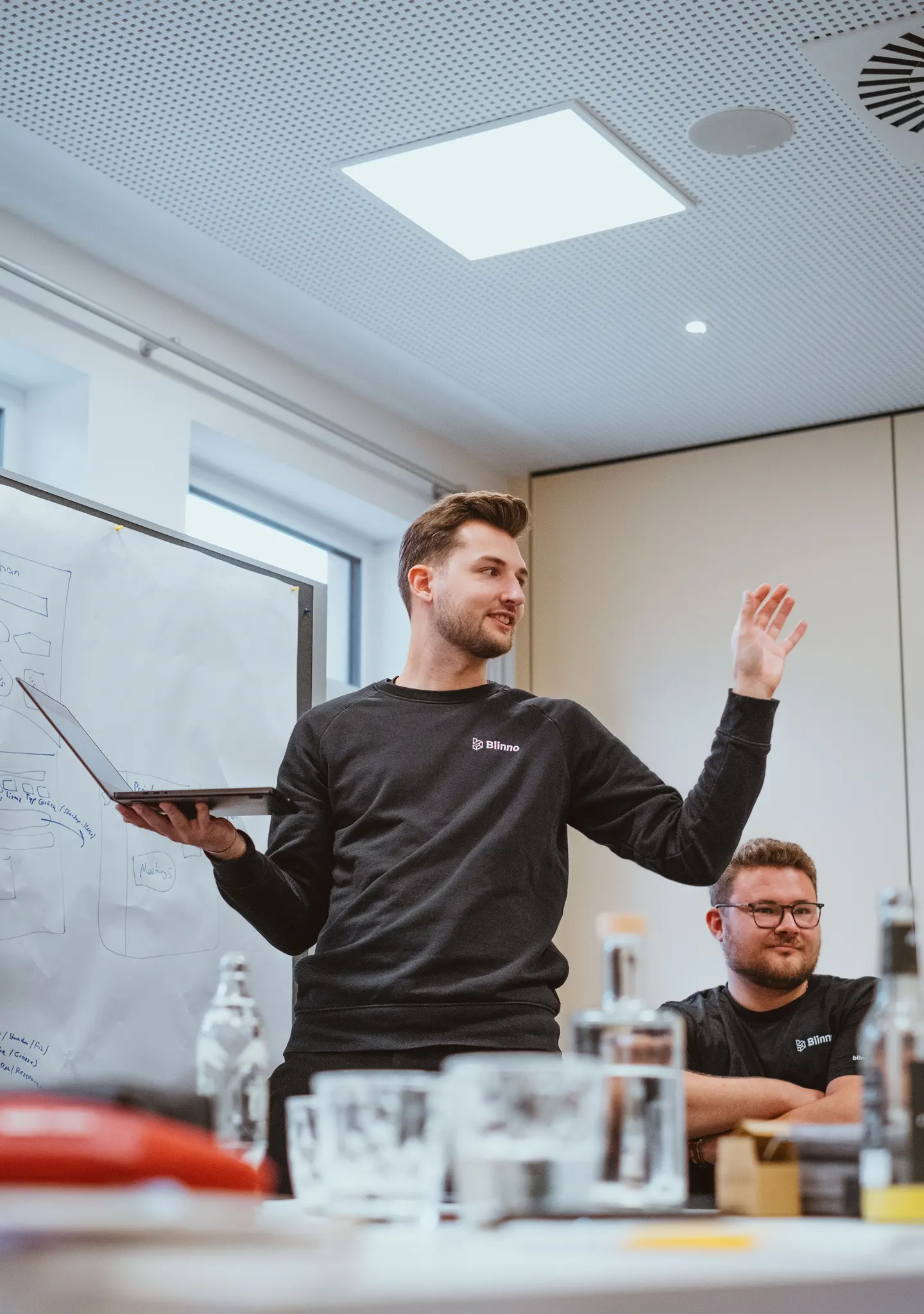 Lukas Blickenstorfer erklärt an einem Referat, warum No-Code wichtiger den je ist.