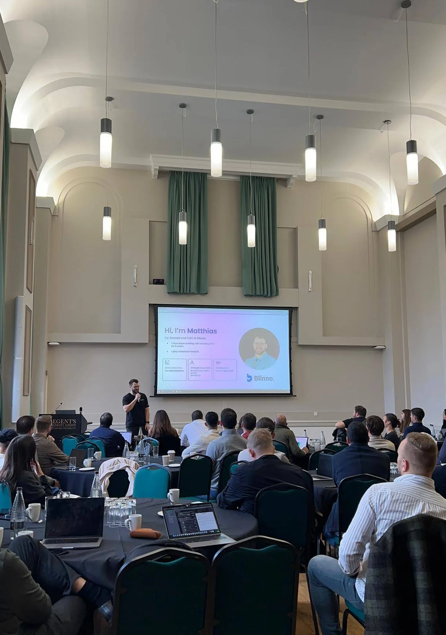 Blinno spricht als Team am monday CRM Event in London als ein führender CRM Spezialist.