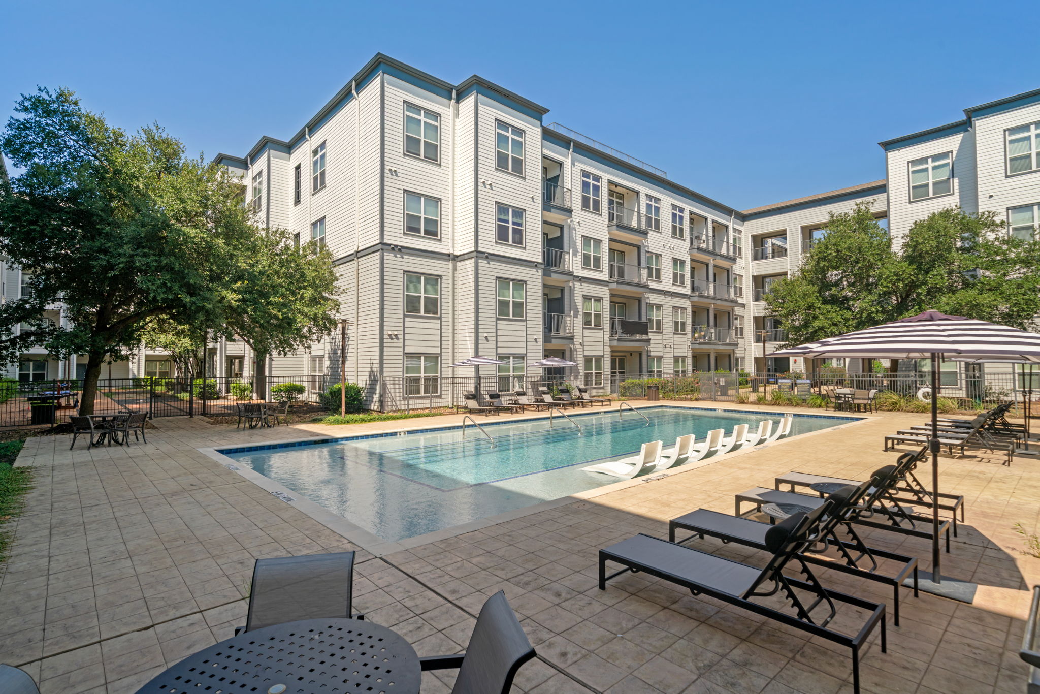 second swimming pool lounge chairs