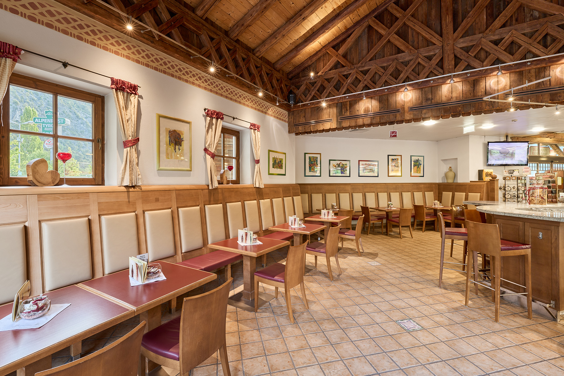 Blick in die Tirolino Cafeteria