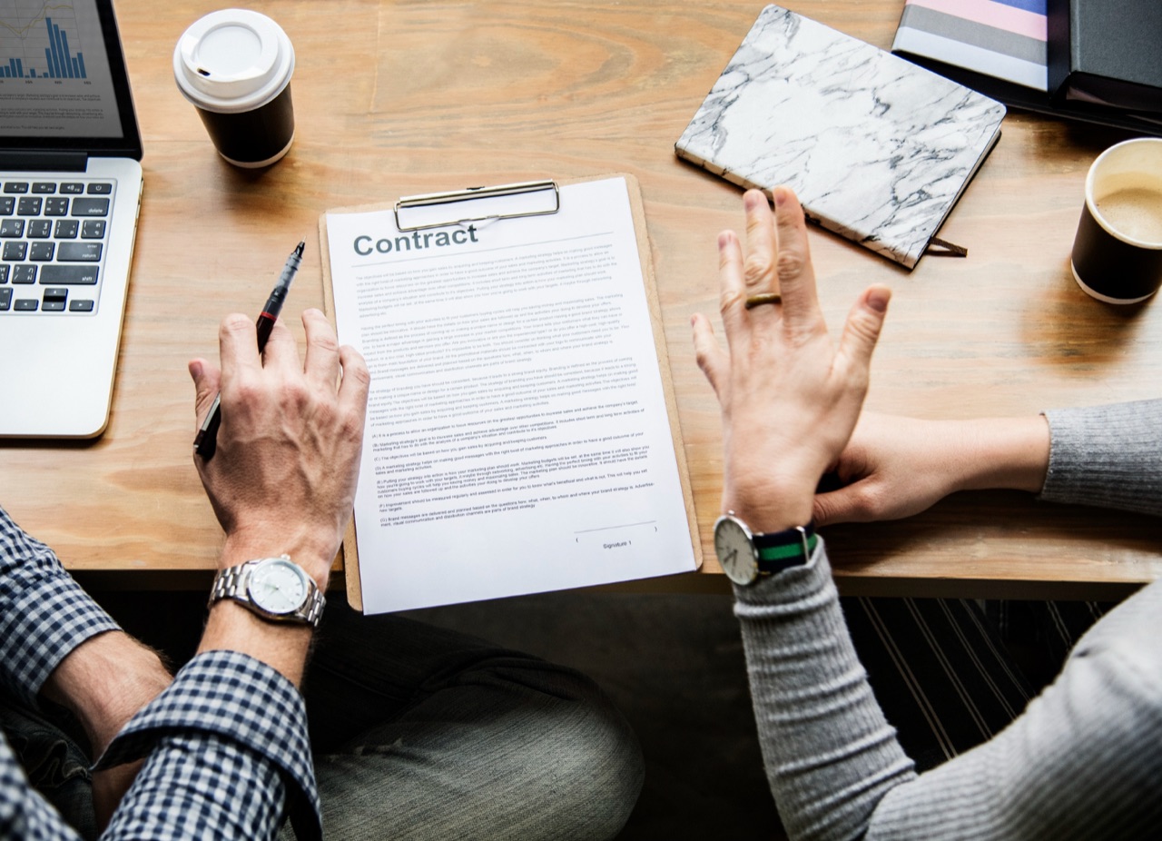 Software Outsourcing Contracts: What to Include and How to Negotiate (2026)