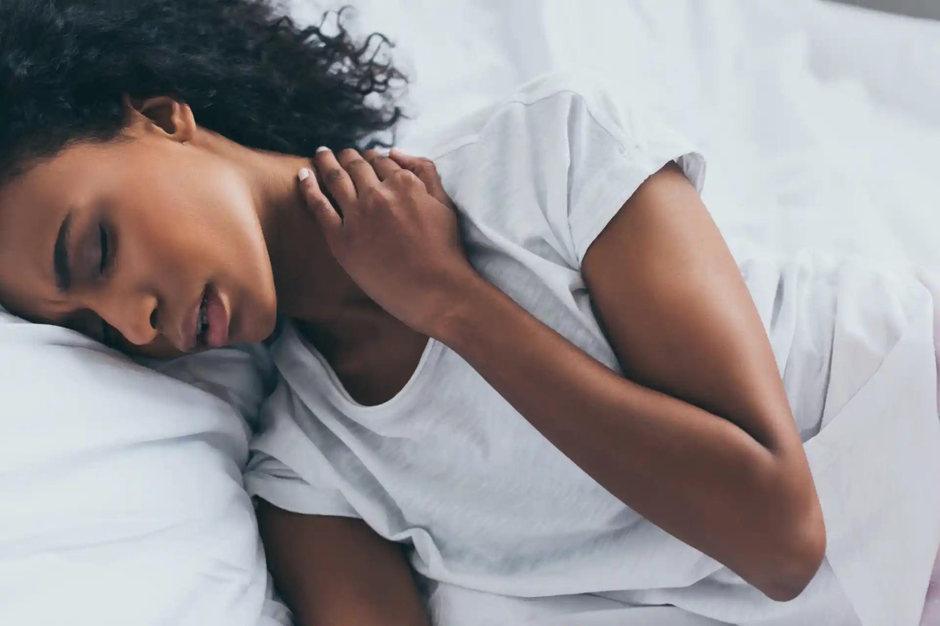 How to Alleviate Side Sleeper Shoulder Pain Quickly