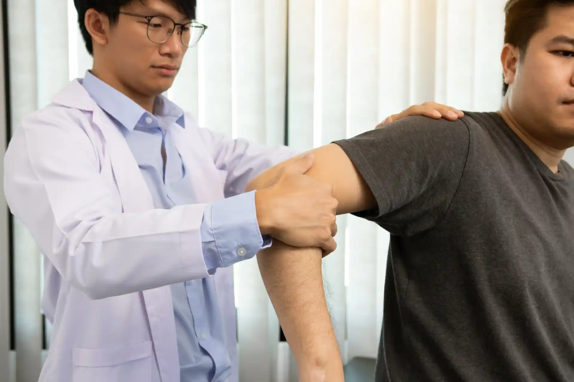 Shoulder Drop Arm Test for Rotator Cuff Tear