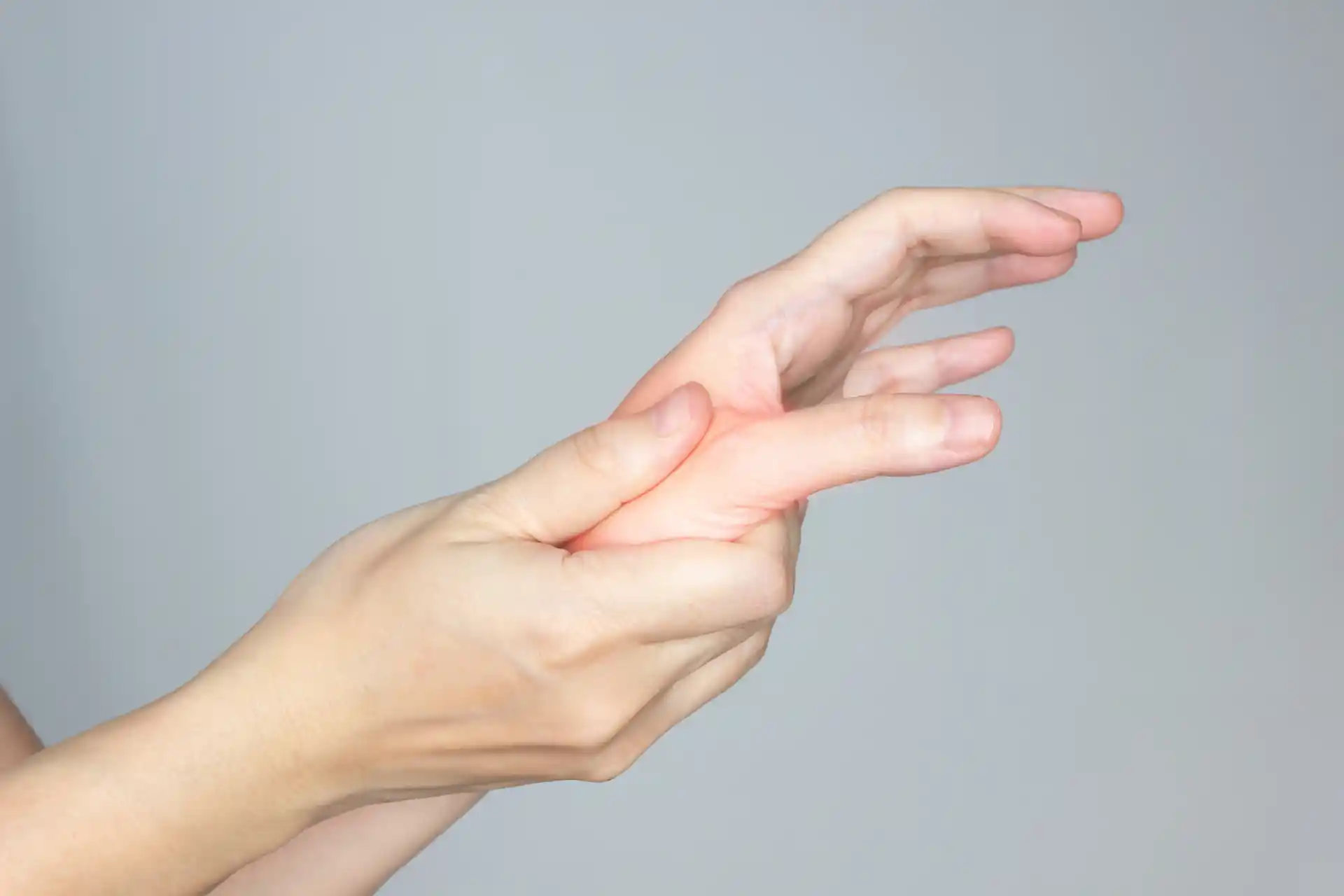 Why is My Thumb Numb? Possible Causes and Treatments