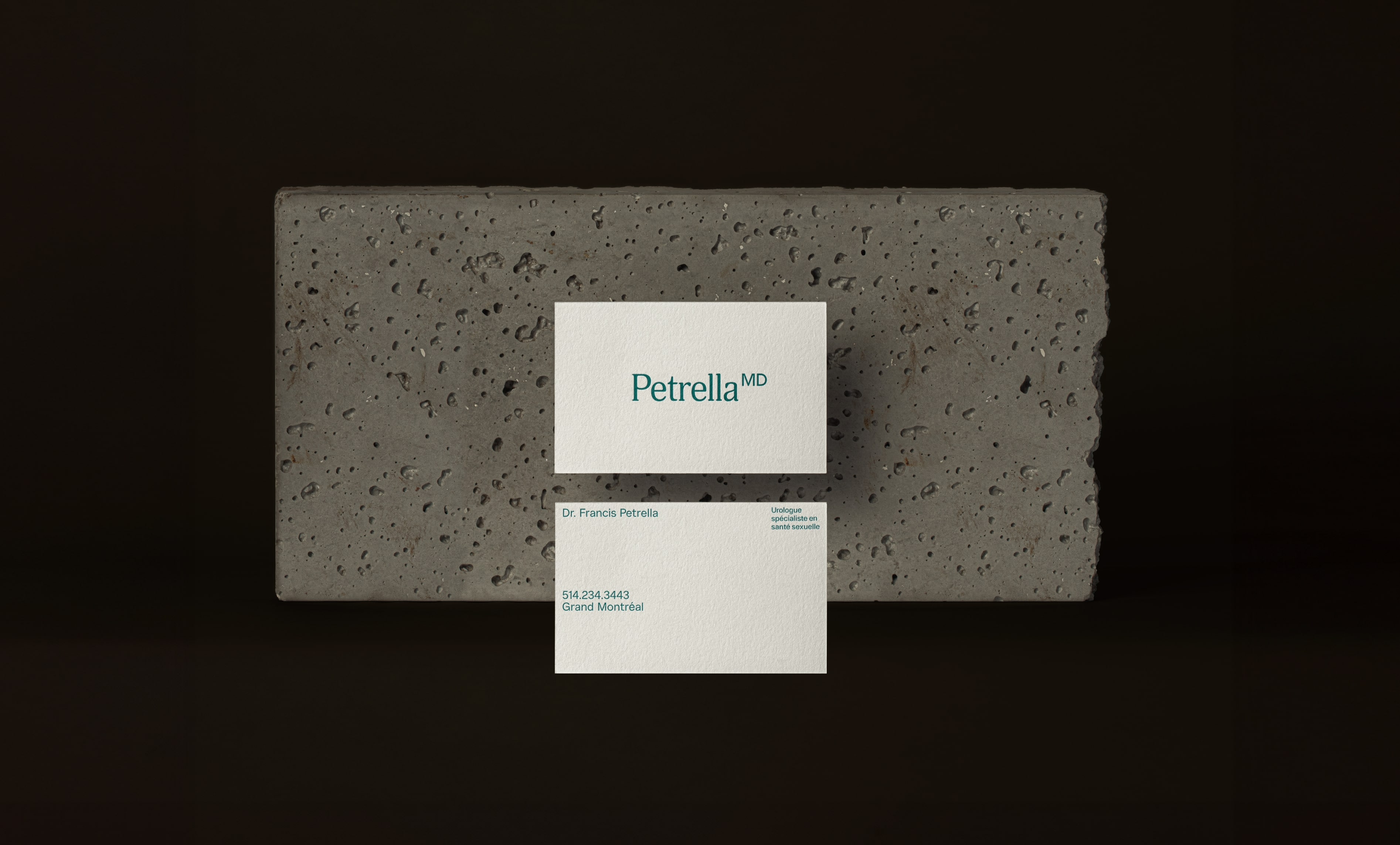Création de l'identité visuelle et conception du site web pour le Docteur et la clinique médicale Petrella MD à Montréal. Conçu par le Studio Tangible