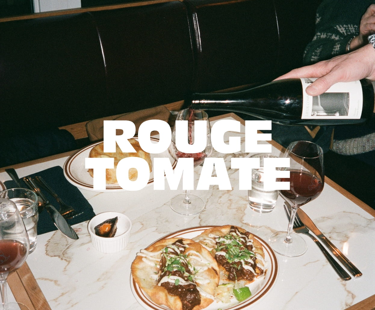 Projet d'image de marque pour l'épicerie fine et Buvette Rouge Tomate située à Saint-Sauveur, dans les Laurentides, réalisé pour le Studio Tangible