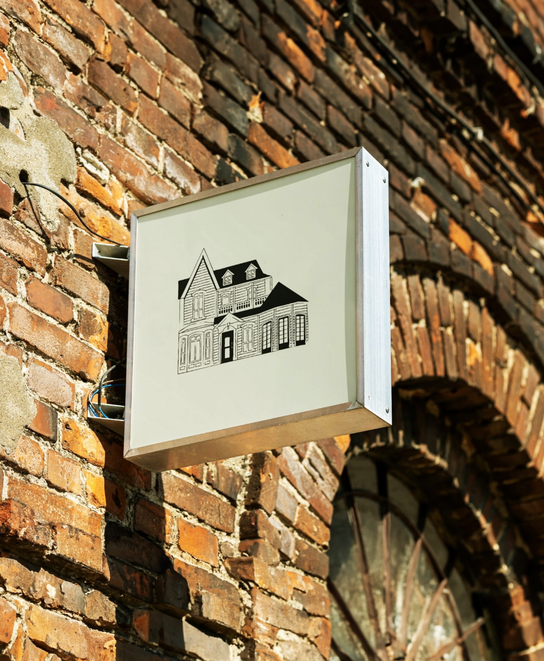 Image de marque et identité visuelle pour le restaurant Les Vieilles Portes à Saint-Sauveur.