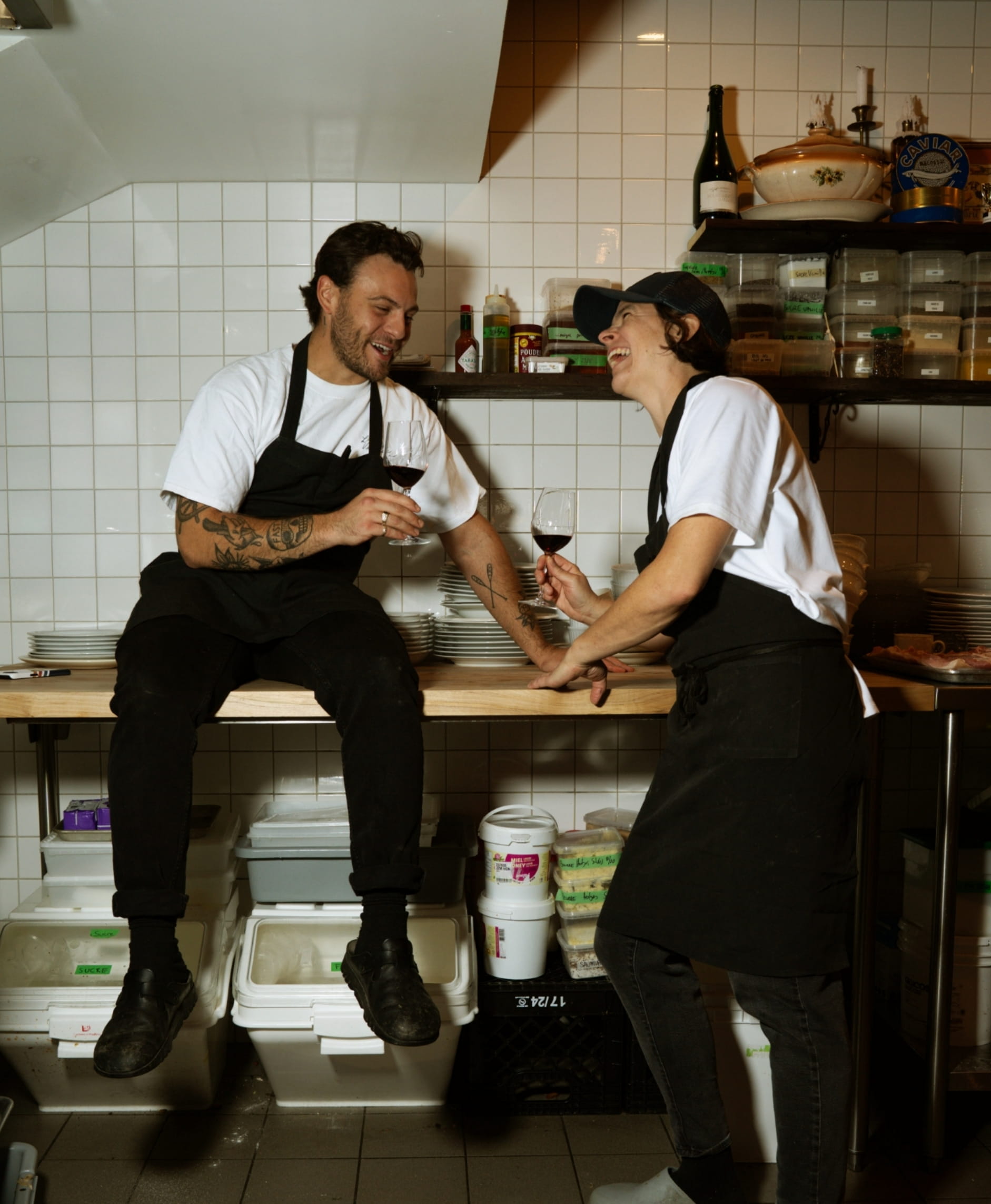Image de marque et identité visuelle pour le restaurant Les Vieilles Portes à Saint-Sauveur.