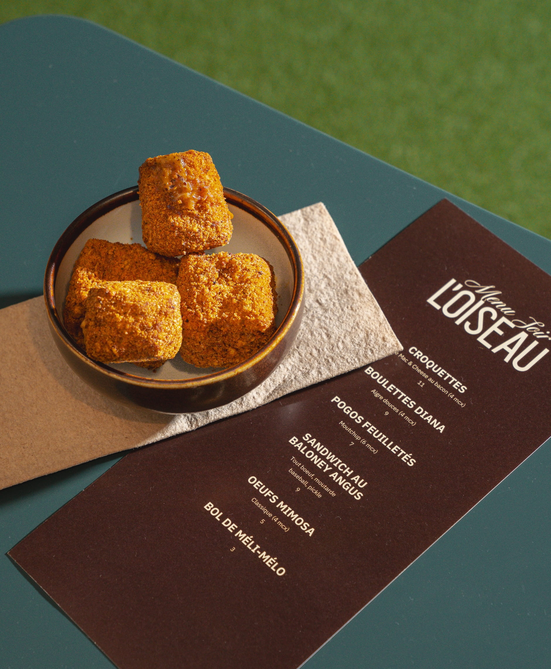 Studio Tangible spécialisé en image de marque - Projet de création d'identité visuel pour le Café Boutique Golf L'oiseau