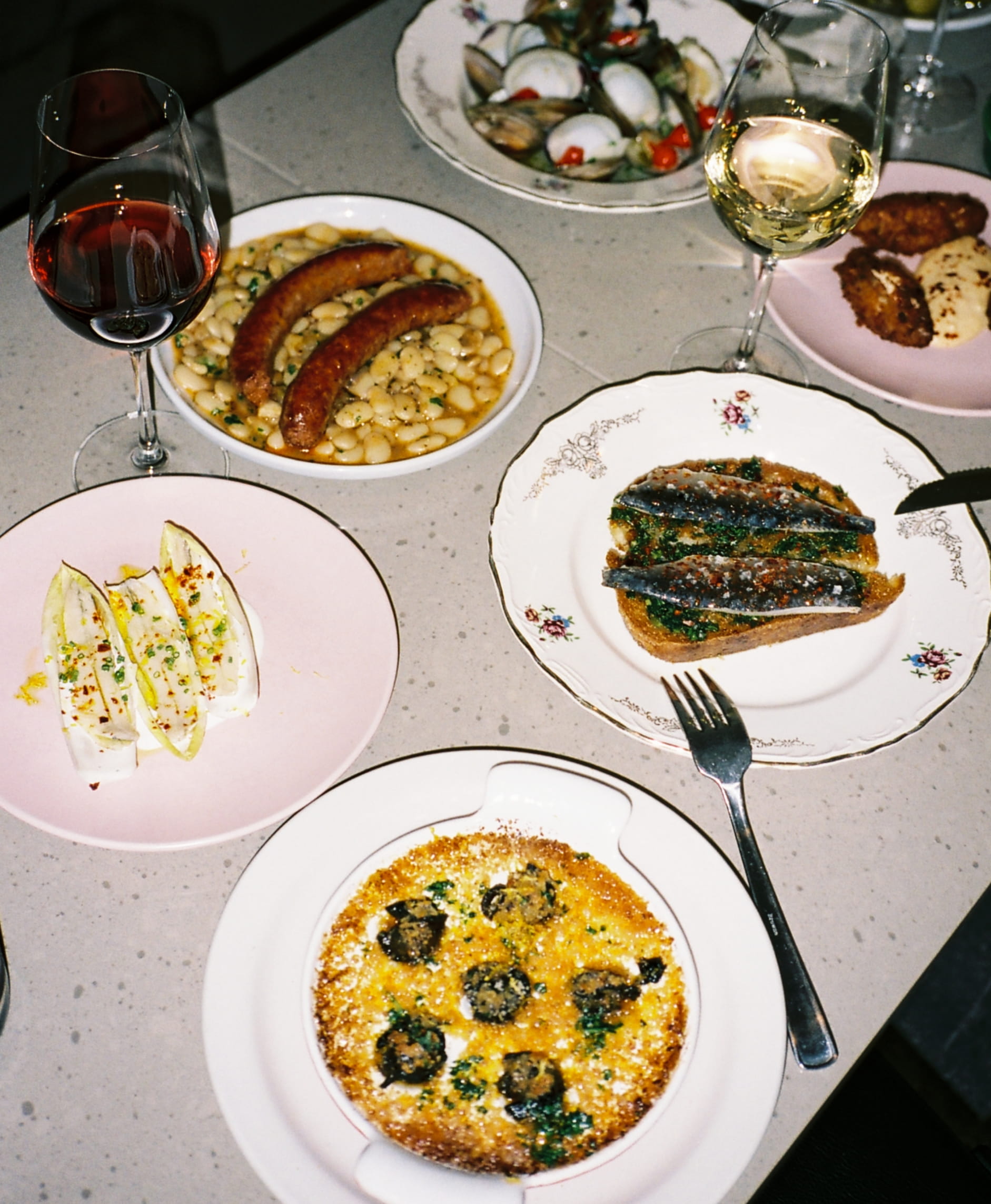 Studio Tangible spécialisé en image de marque - Projet de création de l'identité visuelle pour le restaurant montréalais Leila de Amine Labii