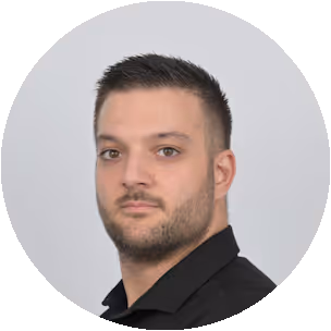 Porträt des Fuhrparkmanager der MPH (Münchener Pflege Holding), Erik Cener.