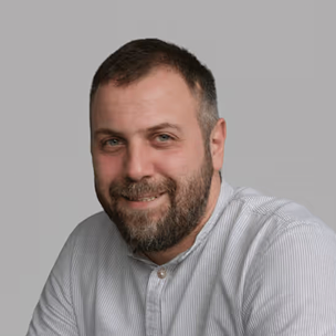 Porträt des Zentral verantwortliche Pflegefachkraft der MPH (Münchener Pflege Holding), Franjo Brcina.