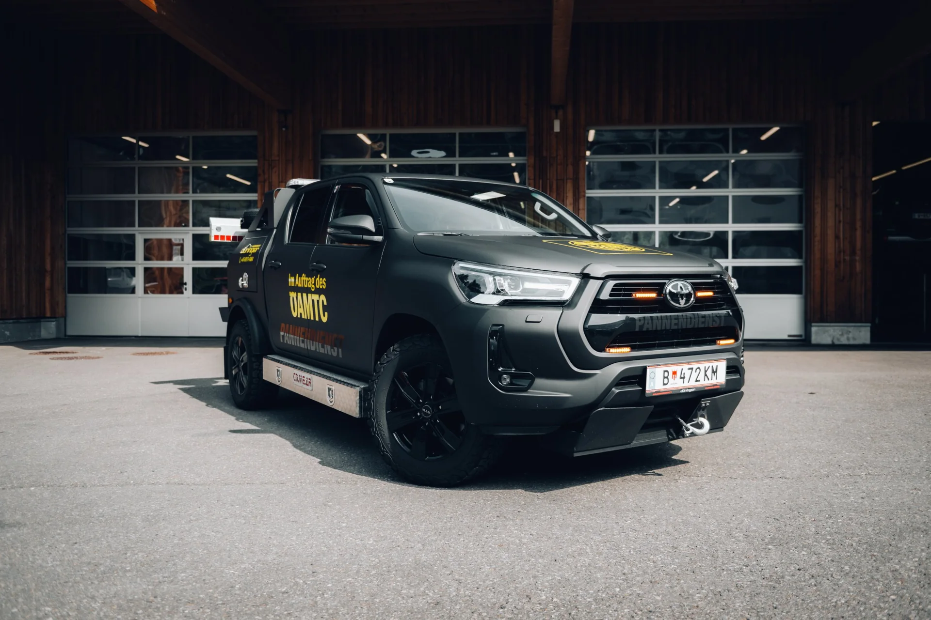 Fahrzeugbeschriftung ÖAMTC Pannendienst Pickup