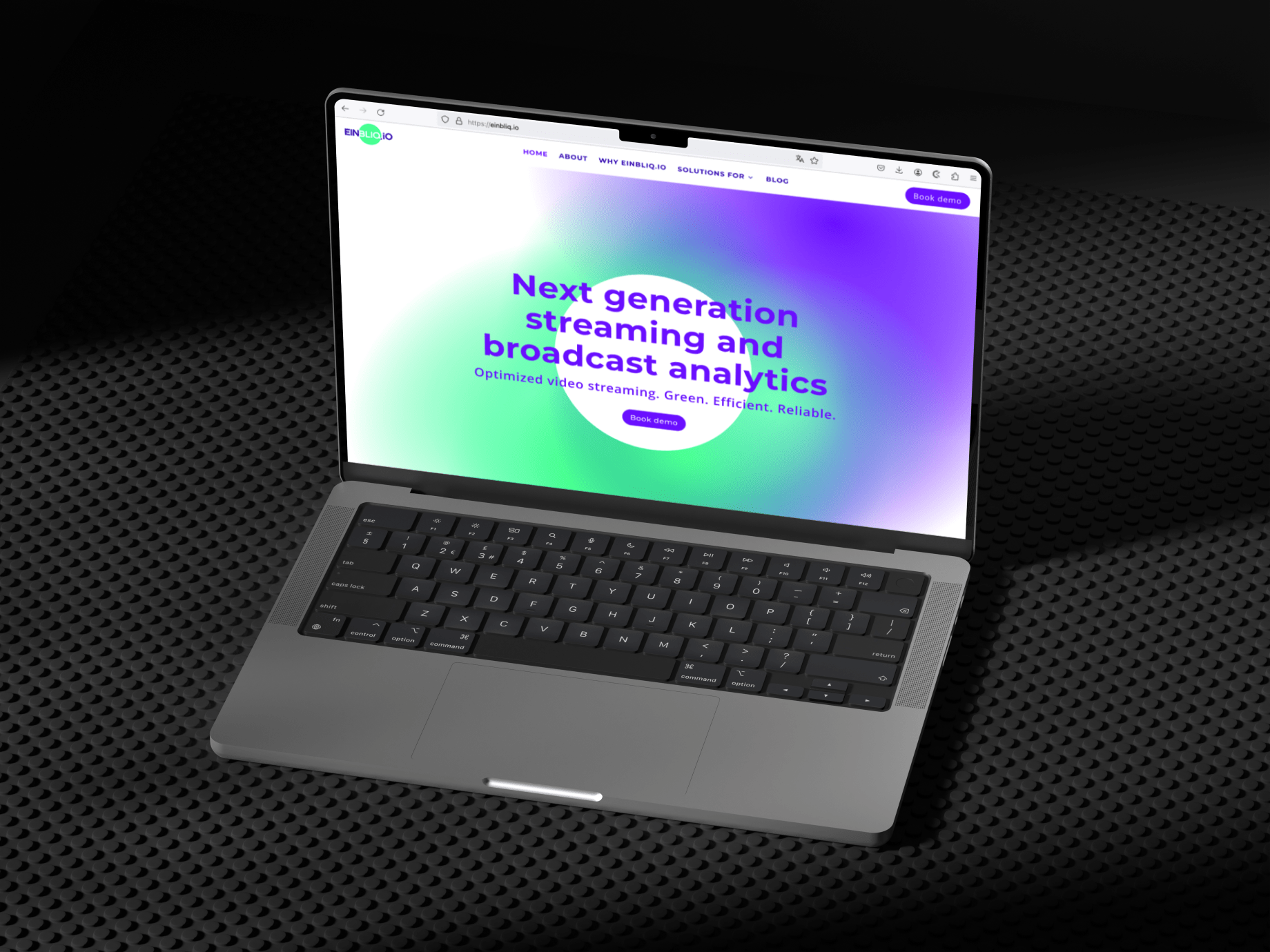 Laptopp, der die Homepage der Website einbliq.io zeigt.
