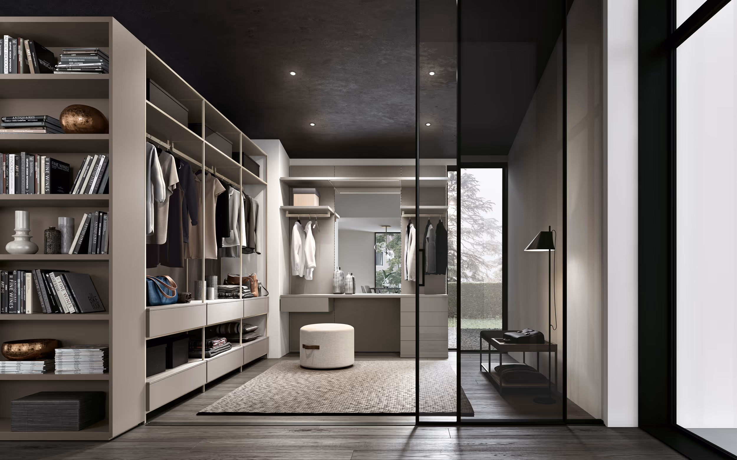 Dressing sur mesure ouvert dans des tons beiges avec des parois en verre fumé