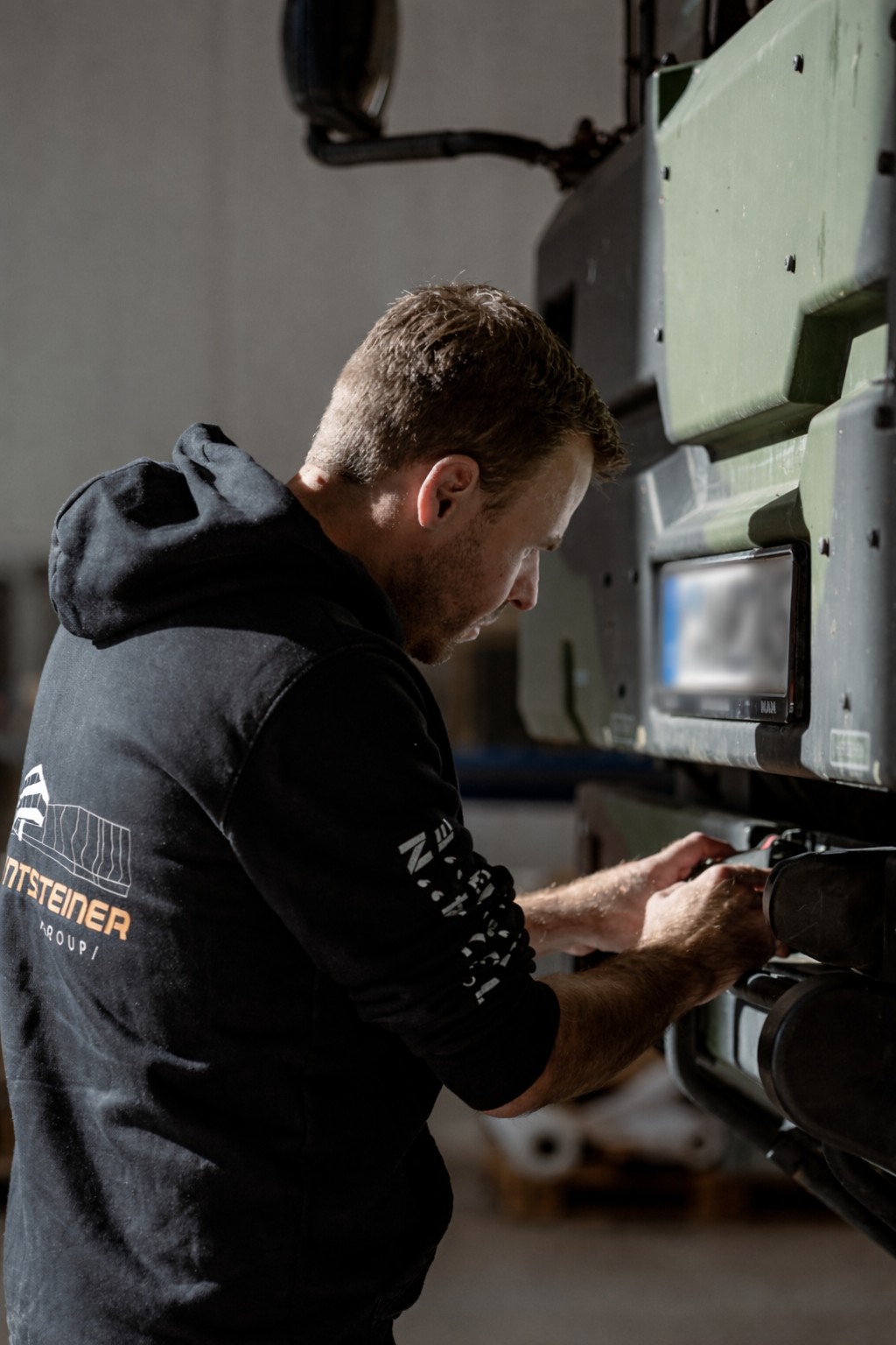 Technischer Service und Instandsetzung militärischer Fahrzeuge