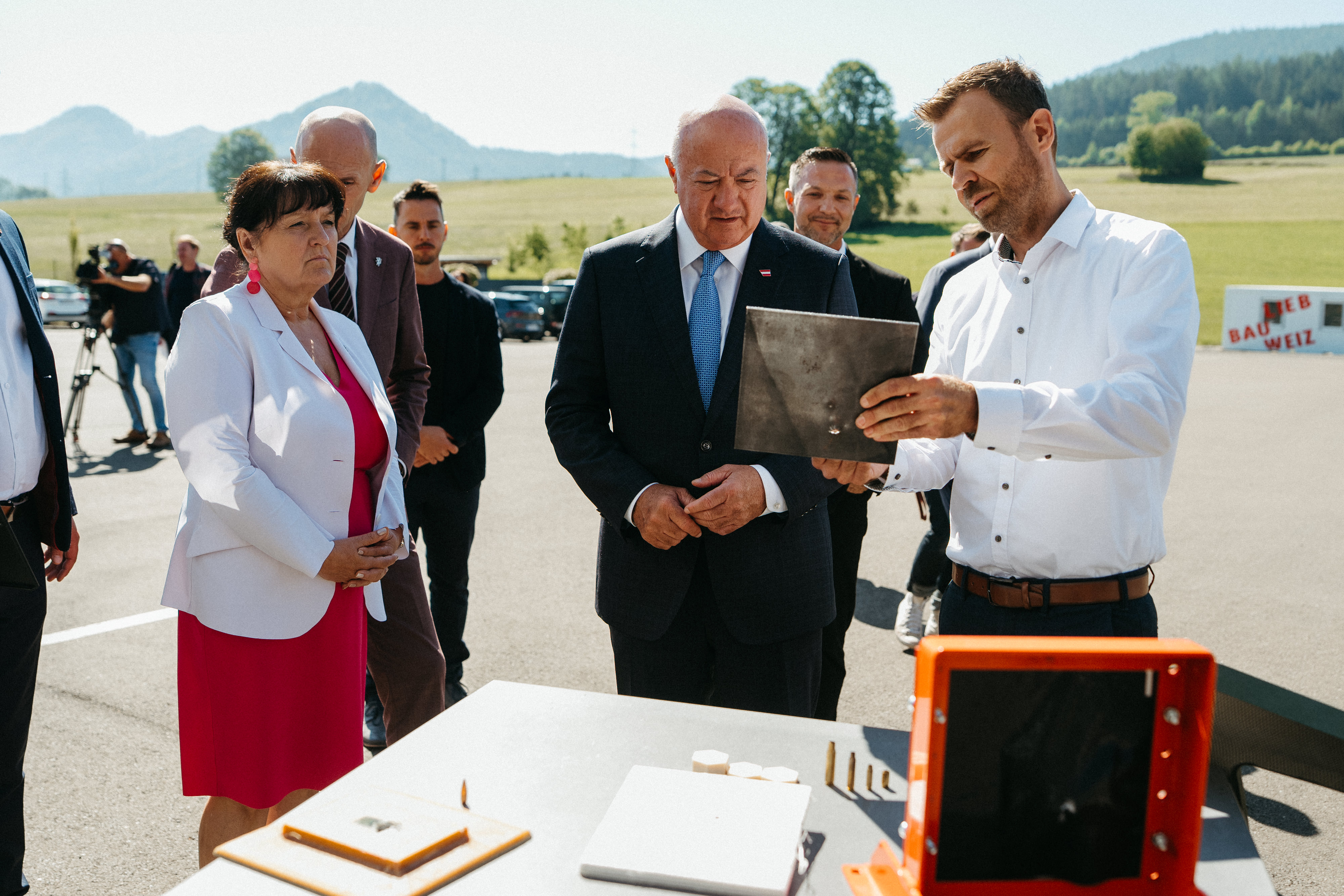 Bundeskanzler Besuch – Hi2Protect Ballistiktest
