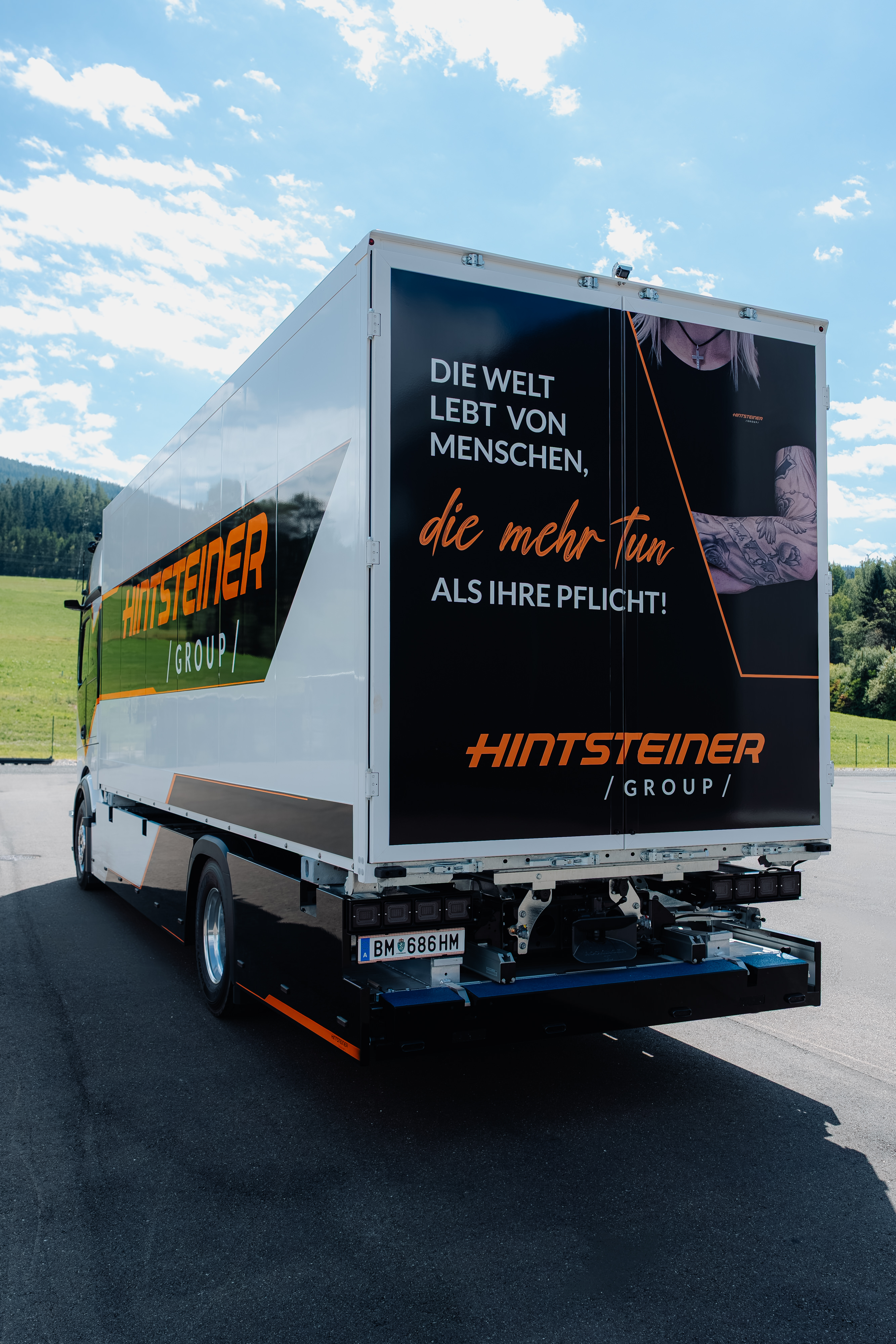 Die mobile Werkstatt mit der Hintsteiner-Unternehmensbotschaft