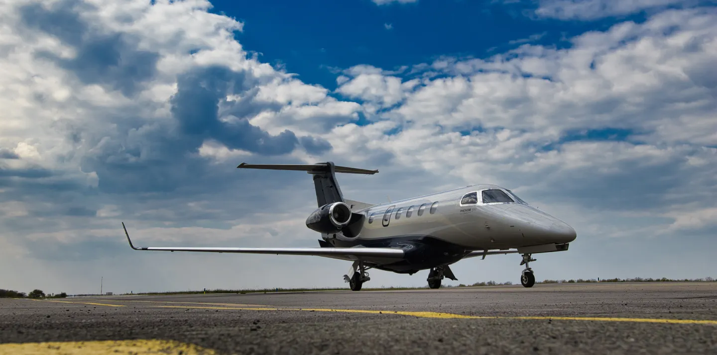 Phenom 300 sur le tarmac