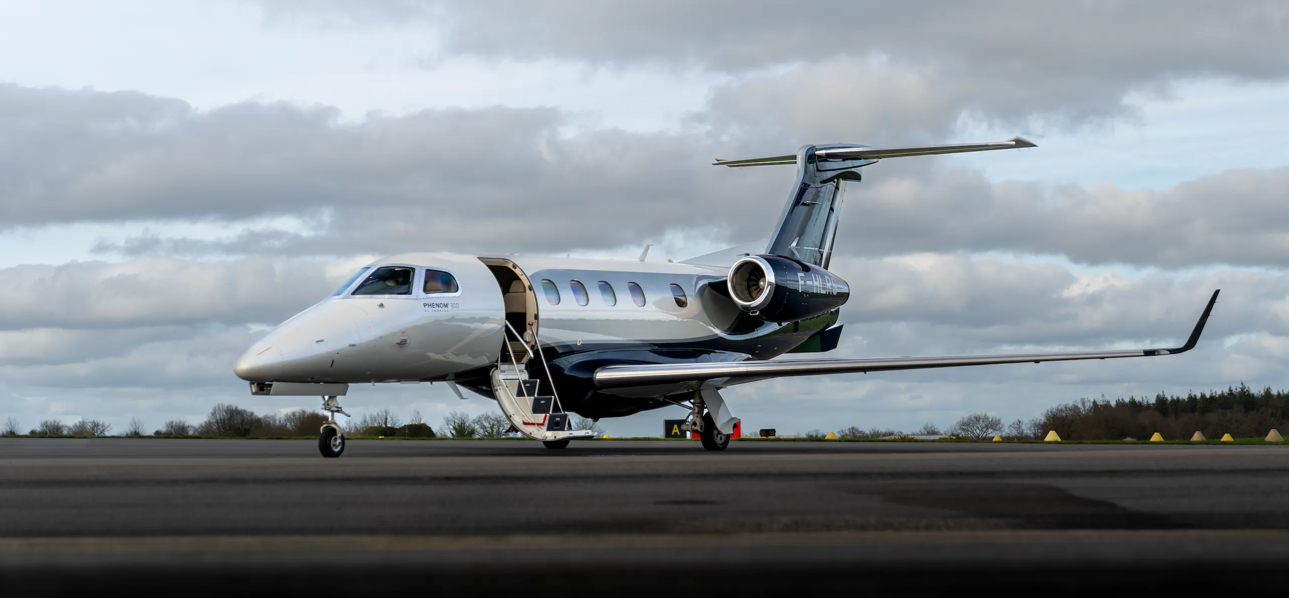 Phenom 300 sur le tarmac