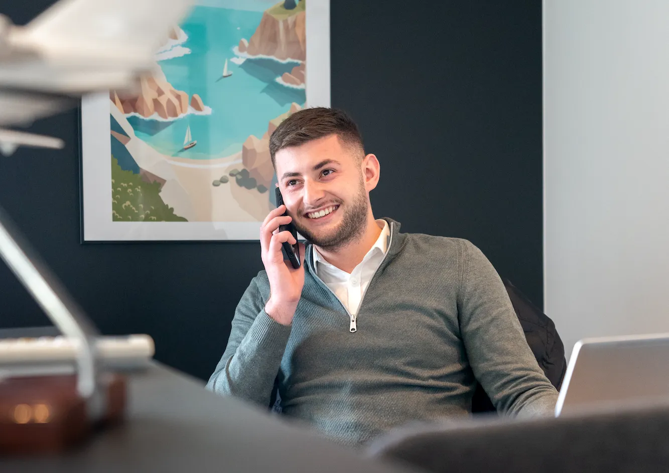 personne étant au téléphone