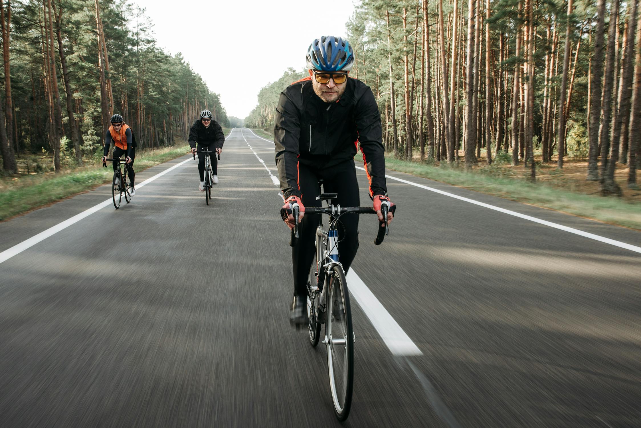 Cyclist in structured training session to raise VO2 max and FTP