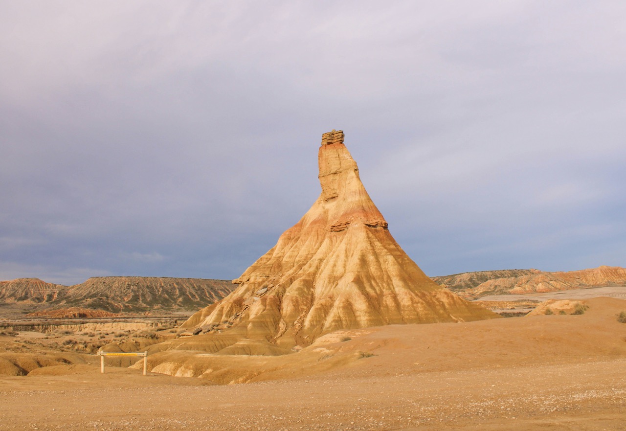 Castildetierra dans le désert des Bardenas Reales, terrain de voyage moto trail en Espagne