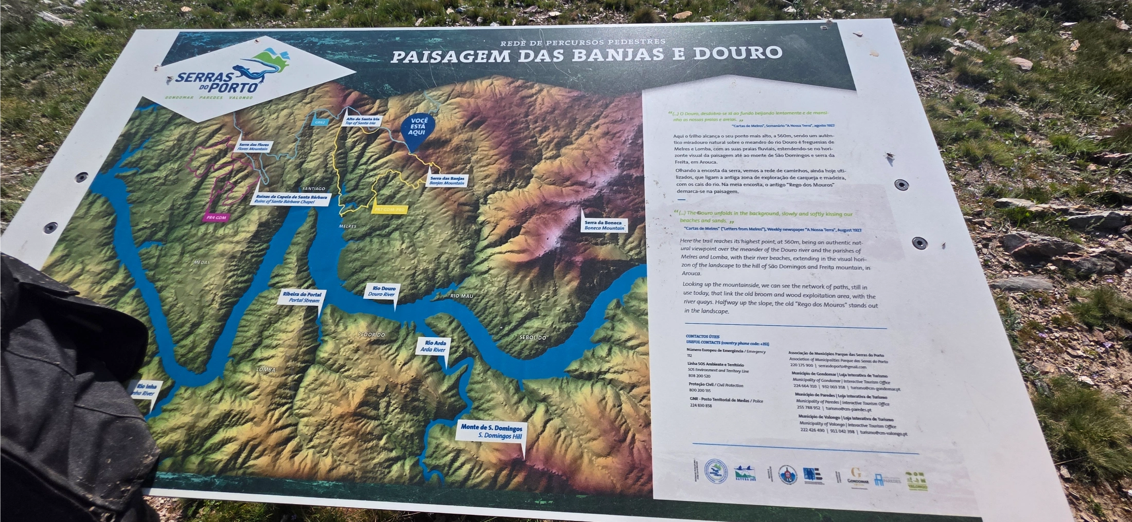 Panneau présentant le paysage des Sernas et du Douro