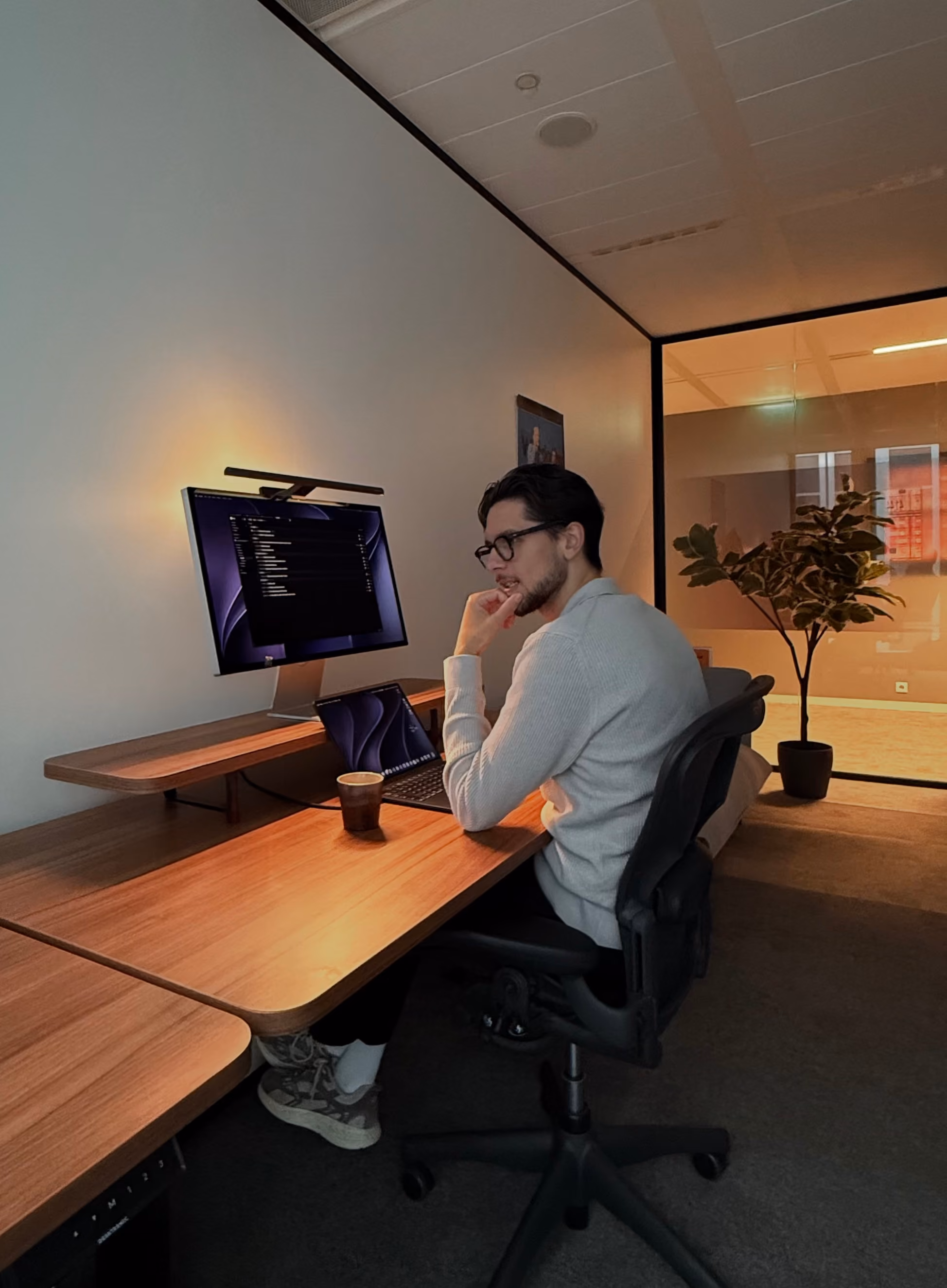 Maurizio Isendoorn at his desk