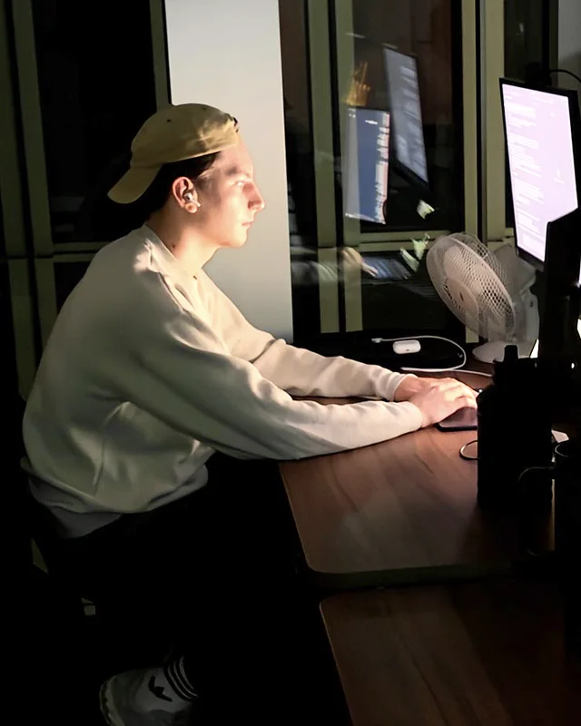 Ruben Boonzaaijer at his desk