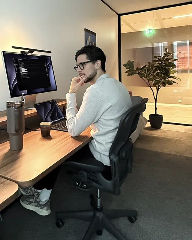 Maurizio Isendoorn at his desk