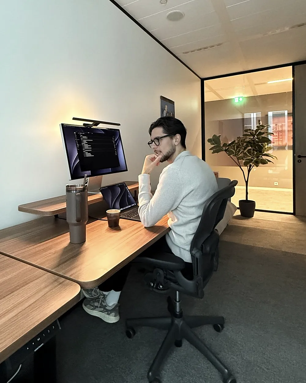 Maurizio Isendoorn at his desk