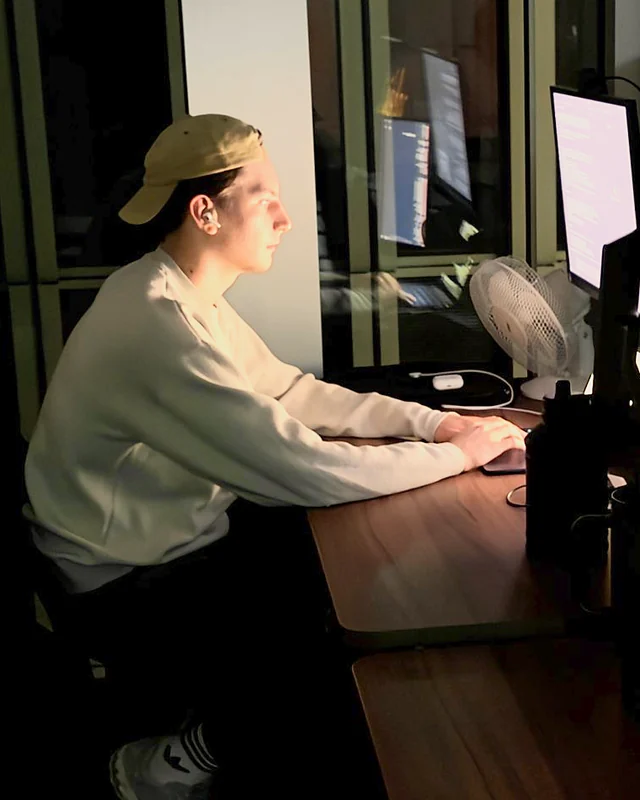 Ruben Boonzaaijer at his desk
