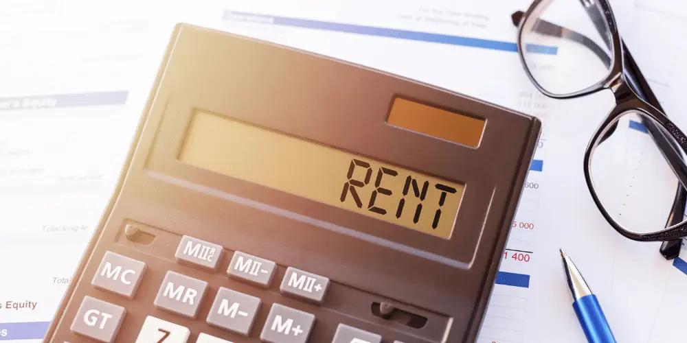 Se muestra una calculadora con el alquiler, que destaca las herramientas que utilizan los inquilinos para estimar el presupuesto antes de arrendar un apartamento.