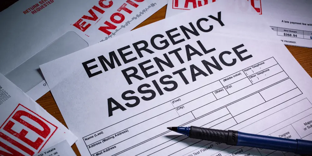 Formulario de asistencia de emergencia para el alquiler con avisos de desalojo, que muestra cómo los inquilinos pueden solicitar ayuda urgente para la vivienda.