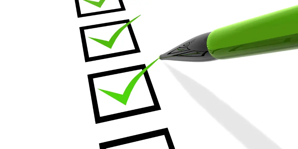 Checklist with green check marks, representing steps first-time renters need to complete before moving into an apartment.