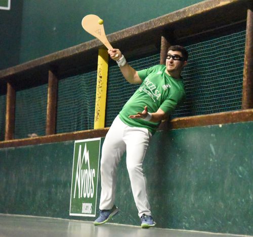 Miremont tel le goal défend le filet