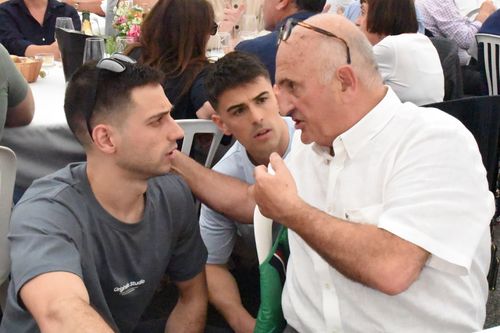Gérard Pierrou préparant déjà la venue des champions à Pau