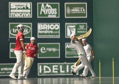 Les "blancs" plus solides se qualifient