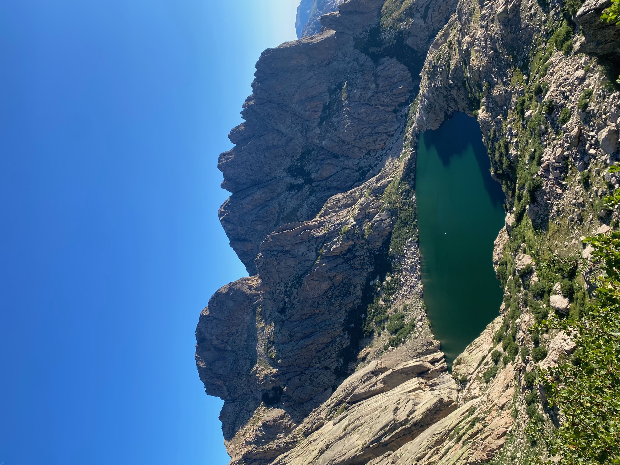 L'eau d'un lac pour colorer le décor