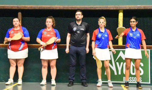 Les équipes féminines de gomme pleine