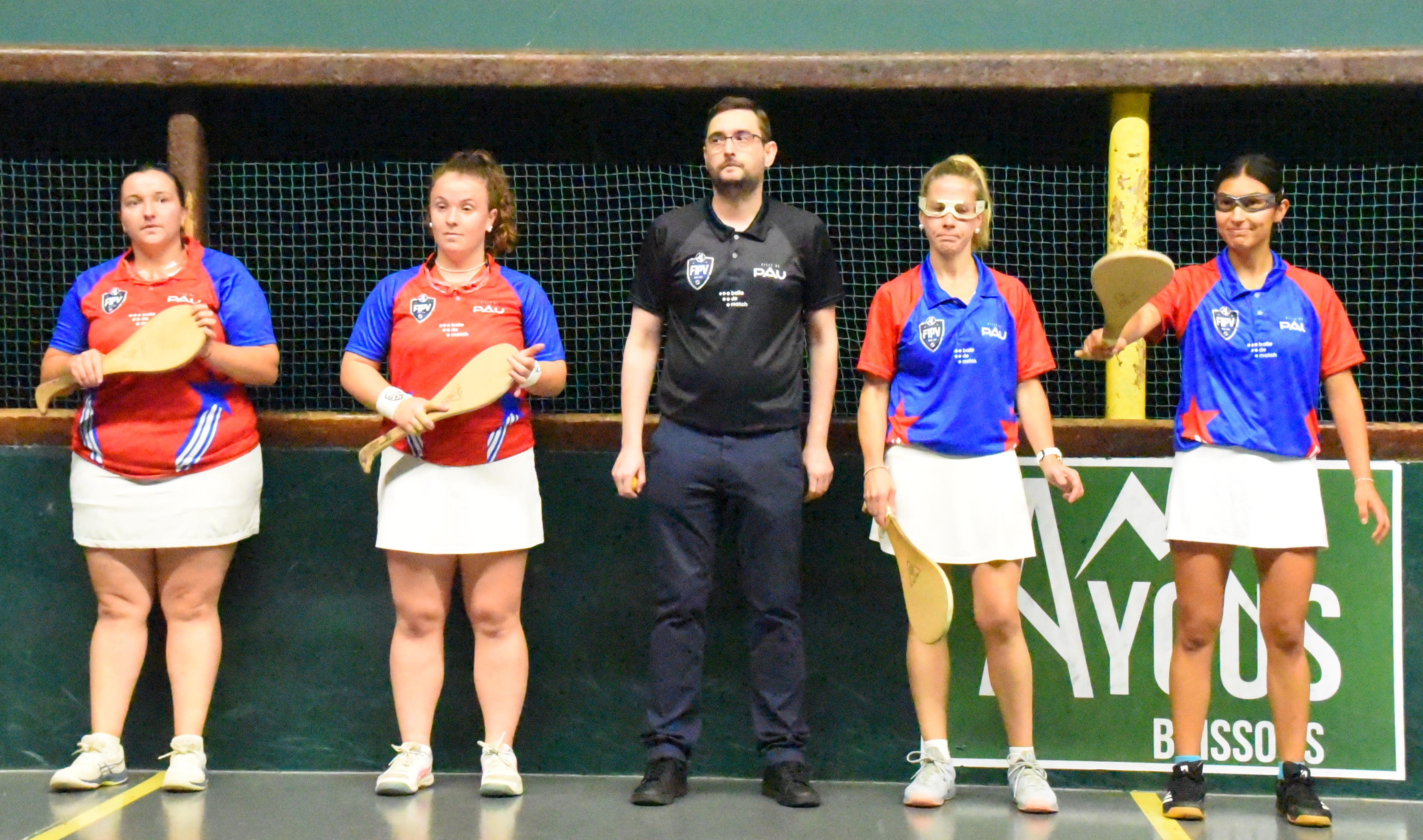 Les équipes féminines de gomme pleine