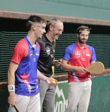 Les joueurs de tête à tête gomme pleine