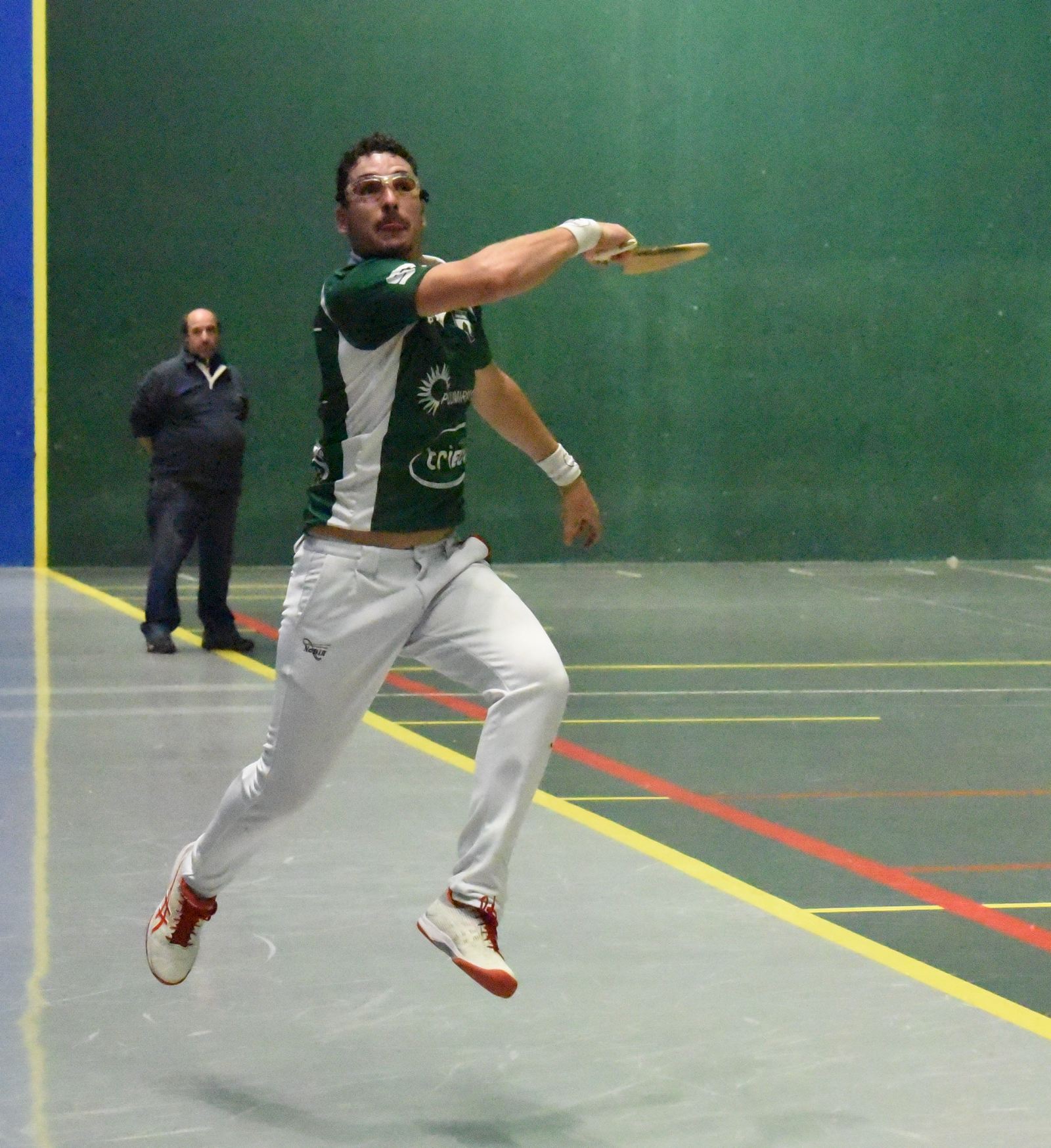 Nico Echeverriaà l'attaque